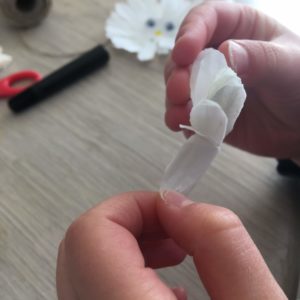 ©duventdansmesvalises - guirlande de marguerites en papier tuto