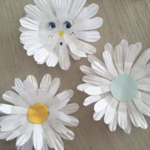 ©duventdansmesvalises - guirlande de marguerites en papier tuto