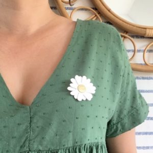 du vent dans mes valises - broche marguerite en cuir blanc or made in France