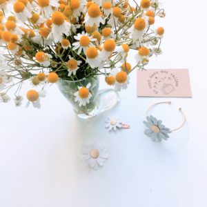 ©duventdansmesvalises - cueillette de fleurs de camomille sauvage