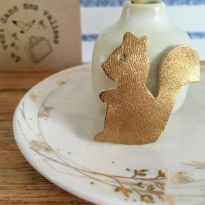 broche en cuir petit écureuil durabe et upcycled made in France - du vent dans mes valises