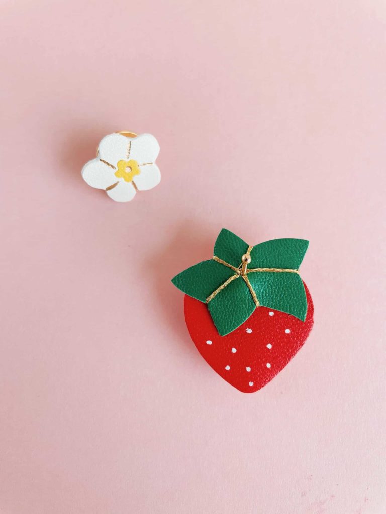 broche brodée fraise des bois