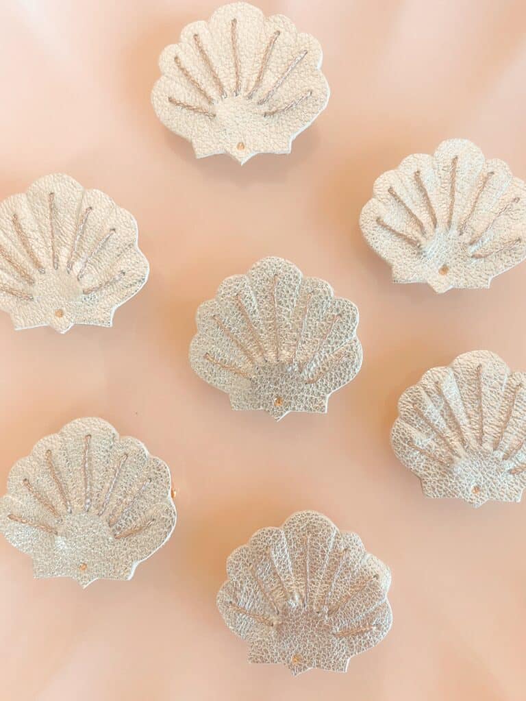 Broche Coquille Dorée - Accessoire de Mode Intemporel et Durable