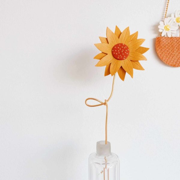 Décoration florale durable tournesol en cuir surcyclé