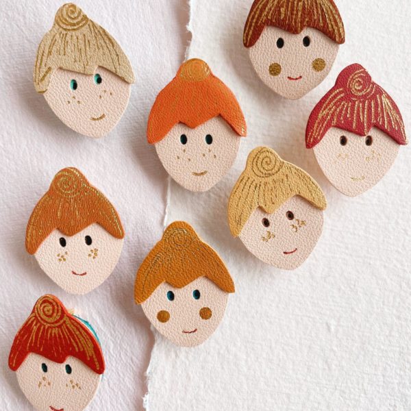 Le joli minois - broche en cuir