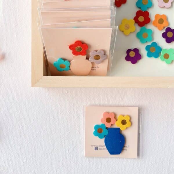 Set de mini magnets fleurs et vase miniature en cuir fait main, idéal pour offrir un remerciement délicat à un enseignant, une nounou ou toute occasion de dire merci