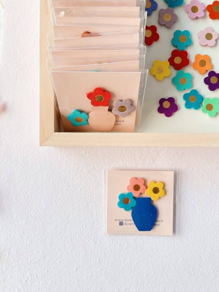 Set de mini magnets fleurs et vase miniature en cuir fait main, idéal pour offrir un remerciement délicat à un enseignant, une nounou ou toute occasion de dire merci